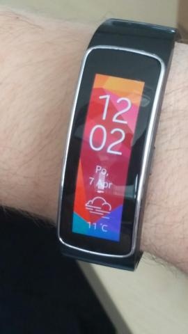 Samsung Gear Fit - menu vertikálne